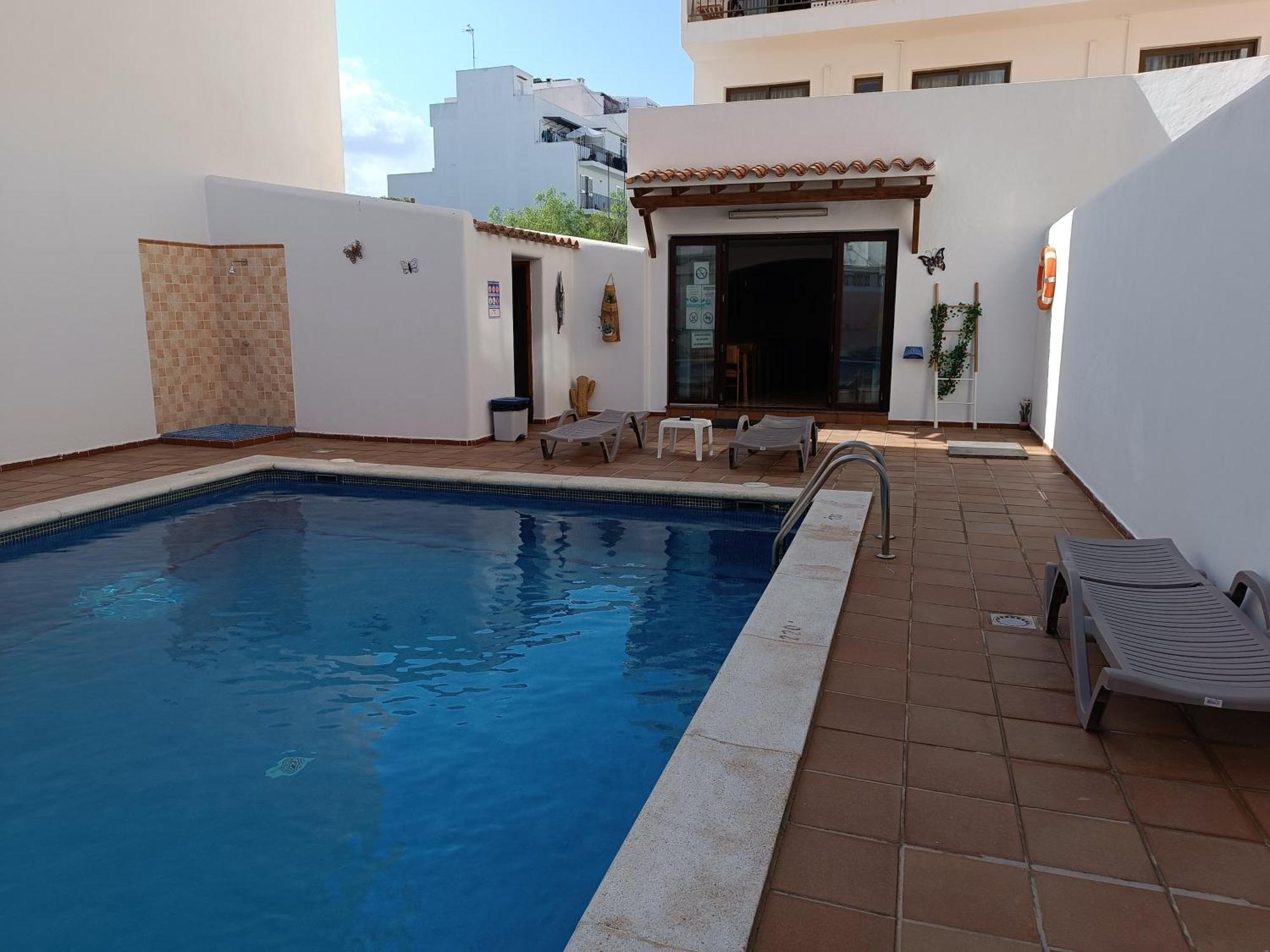 Hostal Horizonte Сан-Антонио-Абад Экстерьер фото A swimming pool in Spain