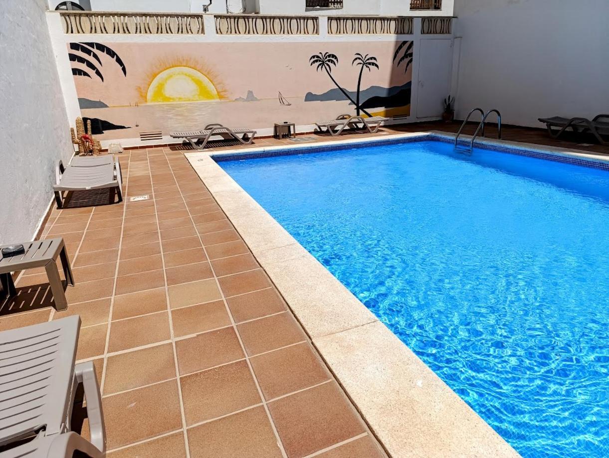Hostal Horizonte Сан-Антонио-Абад Экстерьер фото A swimming pool
