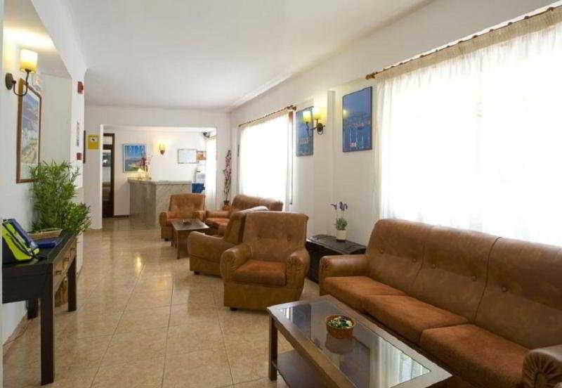 Hostal Horizonte Сан-Антонио-Абад Экстерьер фото The lobby of the hotel