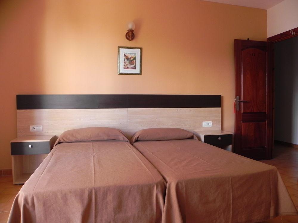 Hostal Horizonte Сан-Антонио-Абад Экстерьер фото A bedroom