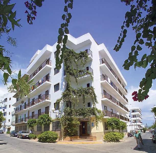 Hostal Horizonte Сан-Антонио-Абад Экстерьер фото The building of the university library