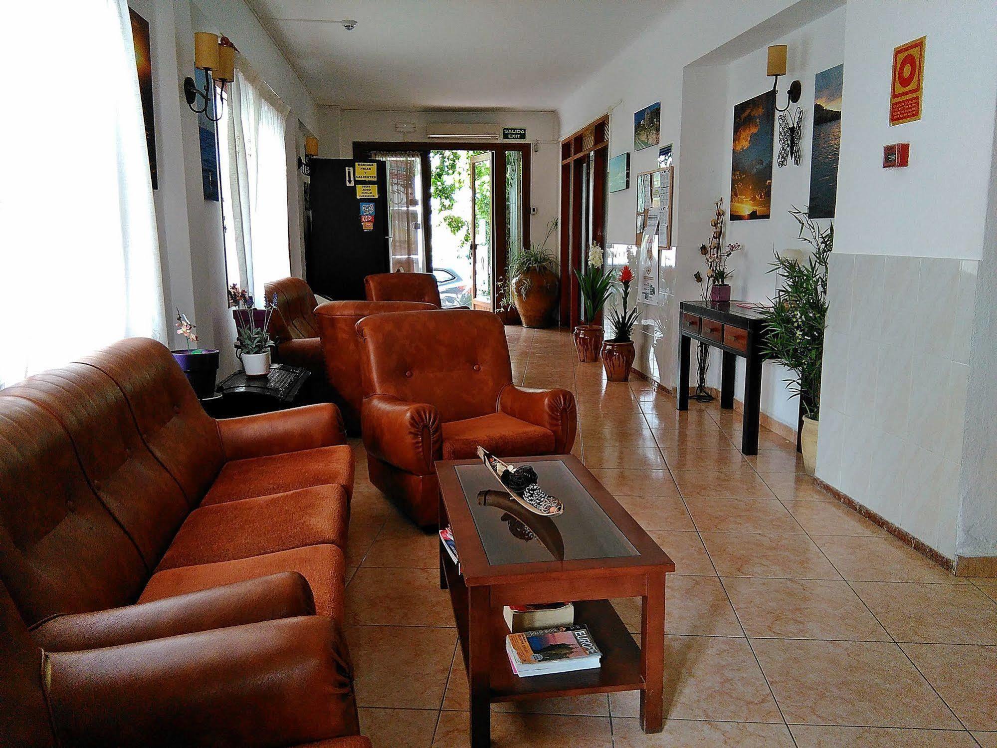 Hostal Horizonte Сан-Антонио-Абад Экстерьер фото The lobby of the airport