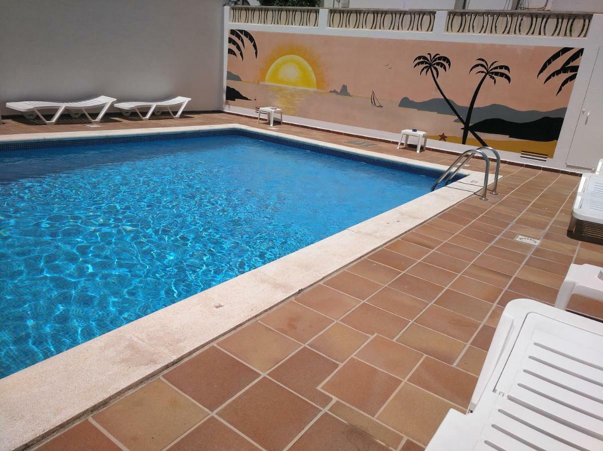 Hostal Horizonte Сан-Антонио-Абад Экстерьер фото A swimming pool